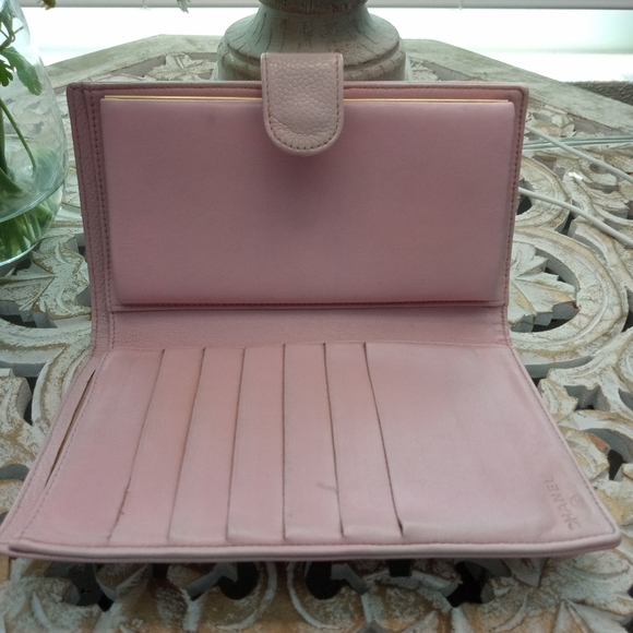 Light Pink Chanel Wallet - 100% Authentic - Picture 4 of 12